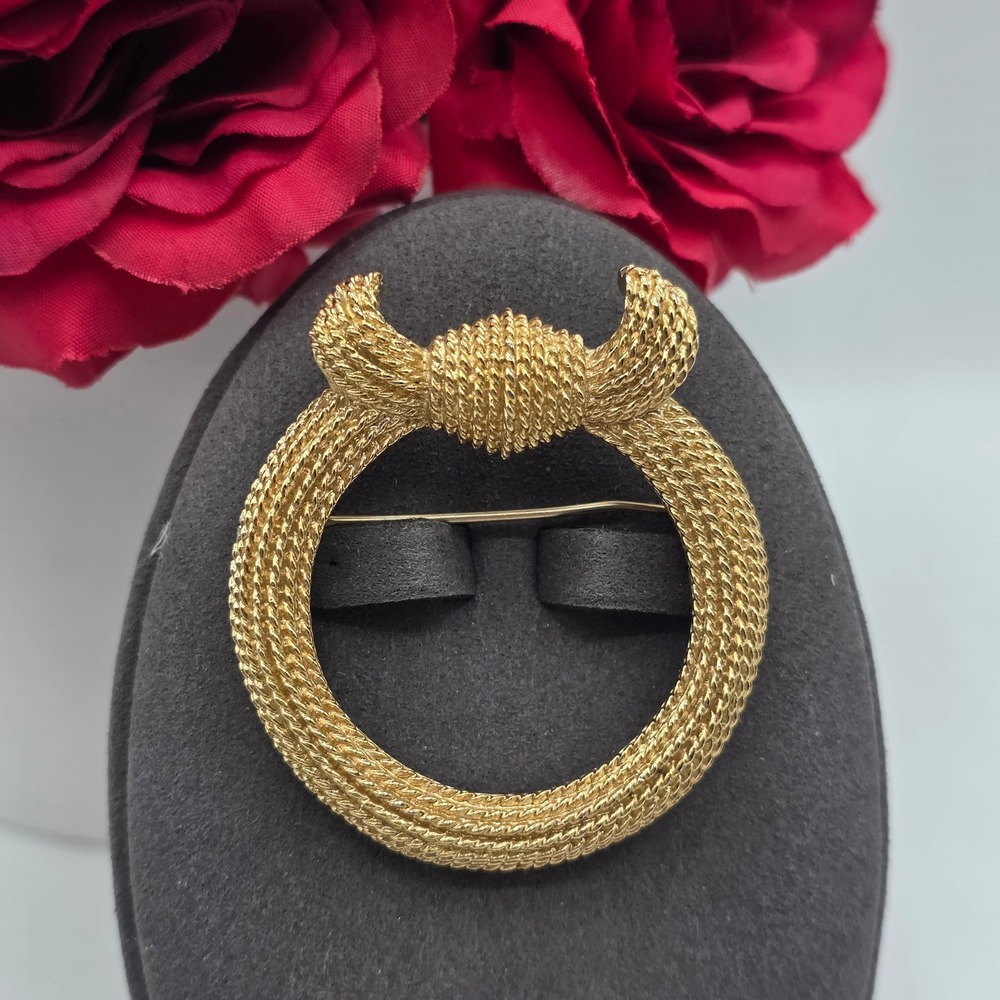 Monet Vintage Gold Tone Wreath Brooch Rope Twist Bow Textured Circle Pin Classic